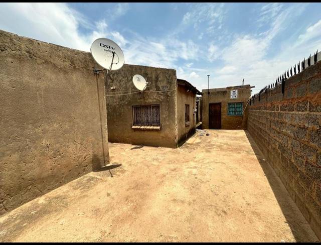 8 BEDROOM HOUSE FOR SALE IN RONDEBULT